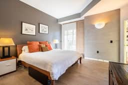 Stunning City + Mtn View Condo, King Bed, Patio - Image 5