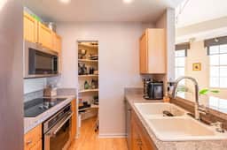 Stunning City + Mtn View Condo, King Bed, Patio - Image 4