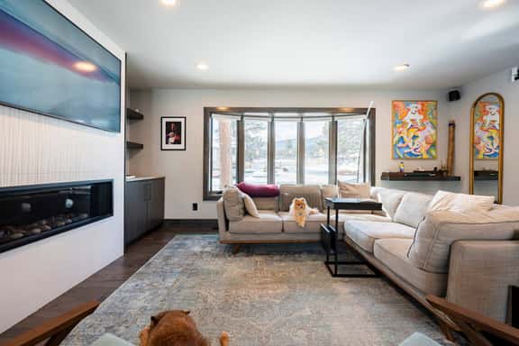 Modern Private Room w/ Cinema Room & Lake View - Image 1