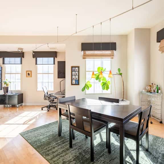 Stunning City + Mtn View Condo, King Bed, Patio - Image 1