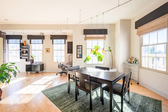 Stunning City + Mtn View Condo, King Bed, Patio - Image 1