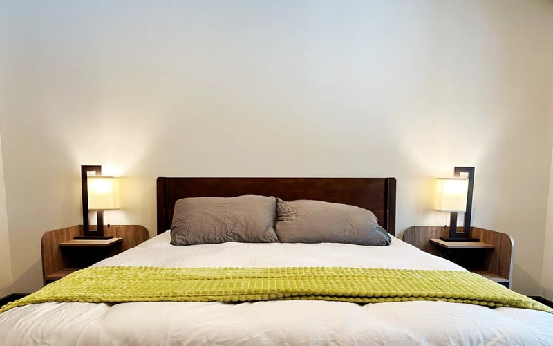 Bedroom with bedside lamps — Evergreen Mountain House